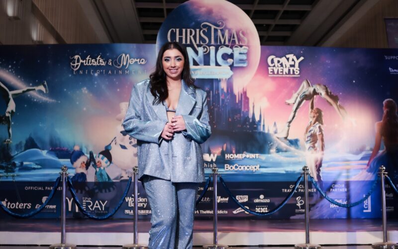 لمحة حصريّة في قلب قصّة  “Christmas On Ice” الّتي تدفئ القلب: إزاحة السّتار عن عبقريّة بيا أبو أنطون الخلاّقة