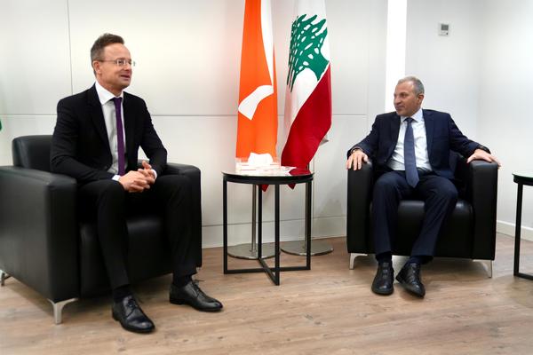 جبران باسيل يستقبل وزير الخارجية الهنغاري: تأكيد على دعم لبنان وحفظ تنوعه جبران باسيل يستقبل وزير الخارجية الهنغاري: تأكيد على دعم لبنان وحفظ تنوعه