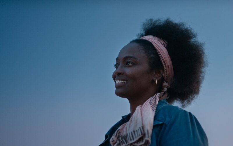 ليسجل المشاركة الثانية لمخرجته بالمهرجان فيلم سماء بلا أرض بمسابقة نظرة ما في مهرجان كان السينمائي الدولي