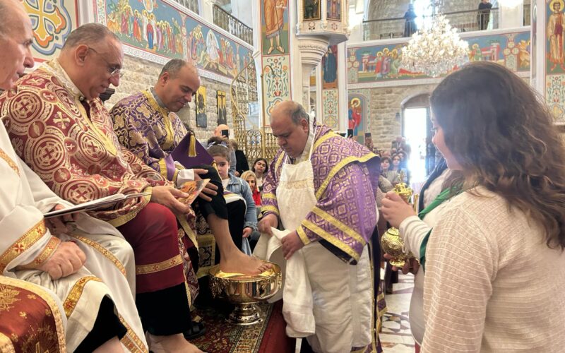 المطران ابراهيم ترأس رتبة الغسل في سيدة النجاة : أعطِنا، يا رب، كهنة يشبهون قلبك