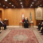 استقبل نائب رئيس المجلس الإسلامي الشيعي الأعلى العلامة الشيخ علي الخطيب قبل ظهر اليوم في مقر المجلس طريق المطار، وفدا من كتلة الوفاء للمقاومة