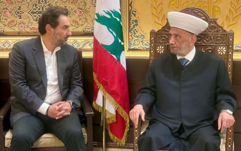 استقبل مفتي الجمهورية اللبنانية الشيخ عبد اللطيف دريان في دار الفتوى النائب وضاح الصادق