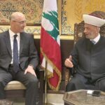 استقبل مفتي الجمهورية اللبنانية الشيخ عبد اللطيف دريان في دار الفتوى وزير الداخلية والبلديات أحمد الحجار الذي قال بعد اللقاء: أحببت اليوم أن أقوم بزيارة سماحته، لأطلعه على التحضيرات التي تقوم بها وزارة الداخلية لإجراء الانتخابات البلدية والاختيارية في كل لبنان، بدءًا بمحافظة جبل لبنان، ومن المؤكد أنَّ سماحته يعطي بركاته لكل الوطن، ويعطي توجيهاته دائمًا بالحفاظ على الوحدة في لبنان، وعلى إجراء الاستحقاقات الدستورية في وقتها، وعنده حرص على العملية الانتخابية أن تجري بسلاسة، وبكل دقة، وبدون أيِّ مشاكل، كما كان له لفتة خاصة لمدينة بيروت، وحرصٌ على المناصفة في المجلس البلدي القادم لمدينة بيروت، وهذا الأمر متروك طبعًا للقوى السياسية في مدينة بيروت. ووزارة الداخلية كما قلت سابقًا حريصة على إجراء الانتخابات في كلِّ لبنان، وفي مدينة بيروت، بكل نزاهة وشفافيَّة، وبكل حيادية من قِبلِ أجهزة الوزارة، والأجهزة الحكومية أيضًا، وفي الوقت نفسه أنا شخصيًّا كمواطن لبنانيّ، عندي حرص مثل سماحة المفتي، وكما تفضَّل على المناصفة في مدينة بيروت، وعلى العيش المشترك الذي هو نقطة القوة في بلدنا لبنان.  إنَّ مسعى التوافق حاضر ومستمر، وسماحته يدعم هذا الشيء وهذا وهذا متروك للقوى السياسية في بيروت وللناخبين بأن يمارسوا حقهم بكل حرية ووعي، وبكل مسؤولية، حفاظاً على وحدة المدينة ودورها التاريخي كعاصمة وحاضنة لكل أبناء الوطن.   فبسئل: هناك خوف من بعض المواطنين في لبنان، من تكرار العدوان الإسرائيلي على بعض المناطق، فهل هذا يؤثر على عملية الانتخاب؟  أجاب: بالطبع هناك تحديات أمنية تواجهنا من أجل إجراء الاستحقاق الانتخابيّ، كما تواجهنا هذه التحديات في كل أمور الحياة اليومية في لبنان، لكنَّ هذا لن يثنينا بتاتاً عن التزام إجراء الاسحقاقات في وقتها، وأولها الاستحقاق الانتخابي بدءاً بمحافظة جبل لبنان يوم الأحد.  إنَّ وزارة الداخلية والحكومة تعملان وفقاً لأجندة الدولة اللبنانية، وليس لأيِّ جهة أو أجندة خارجية، “وتحديداً العدو الإسرائيلي.”