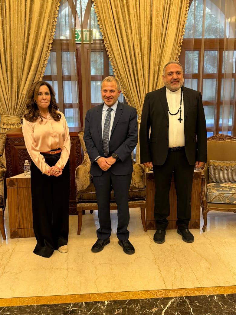 التقى رئيس التيار الوطني الحر النائب جبران باسيل  ضمن زيارته الدوحة، الجالية اللبنانية في قطر في مقر سفارة لبنان بدعوة من السفيرة فرح بري