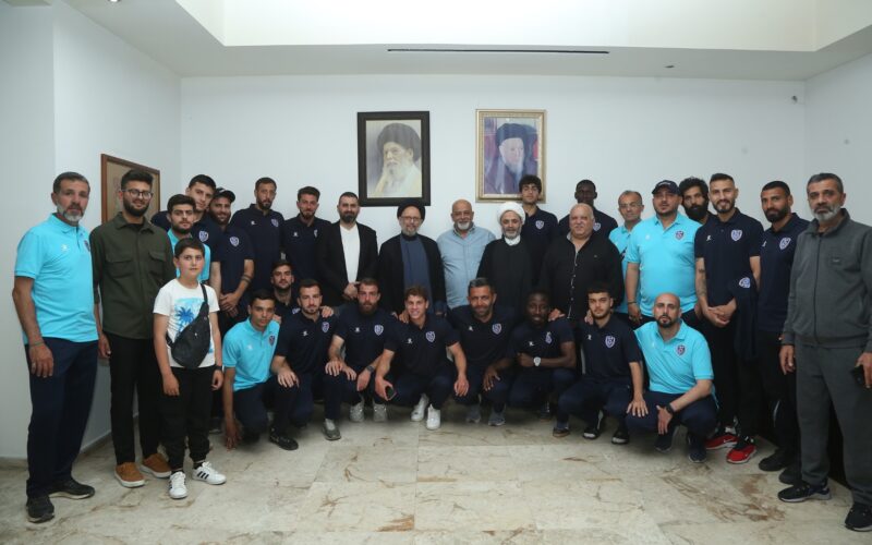 العلامة فضل الله مستقبلا نادي المبرة الرياضي: حبذا لو تحكم الروح الرياضية حركة السياسة في هذا الوطن