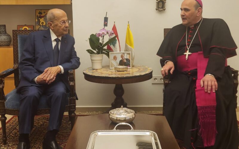زار الرئيس العماد ميشال عون السفارة البابوية في حريصا وقدّم التعازي الى سعادة السفير البابوي باولو بورجيا بوفاة قداسة الحبر الأعظم البابا فرنسيس.
