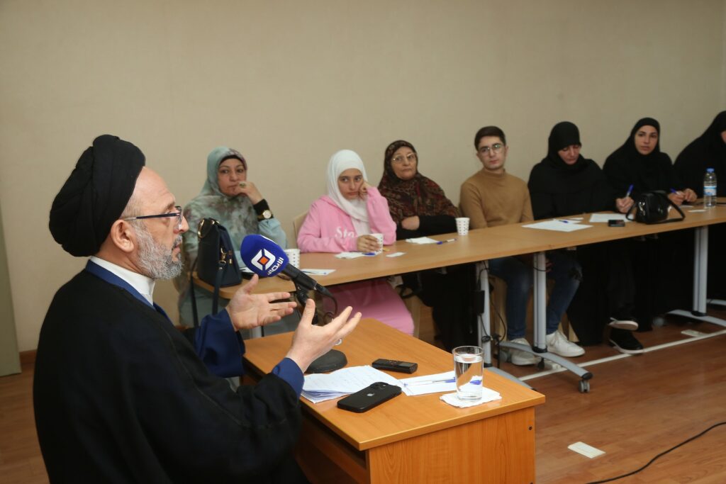 محاضرا في مكتبة المرجع فضل الله(رض) في حارة حريك العلامة فضل الله: الاستثمار الأمثل للوقت مدخل للنهوض بواقعنا نحو الافضل