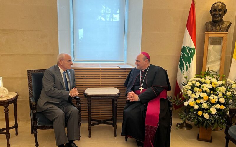 وزير الدفاع معزّيًا في السفارة البابوية:  “من لبنان، أرض الإيمان والشهادة والتعدد نحيي ذكراك المقدسة”