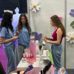 طلاب جامعة القديس يوسف يكتسبون خبرات ميدانية من خلال برنامج Comin Academy في منتدى الجمال والصحة النفسية