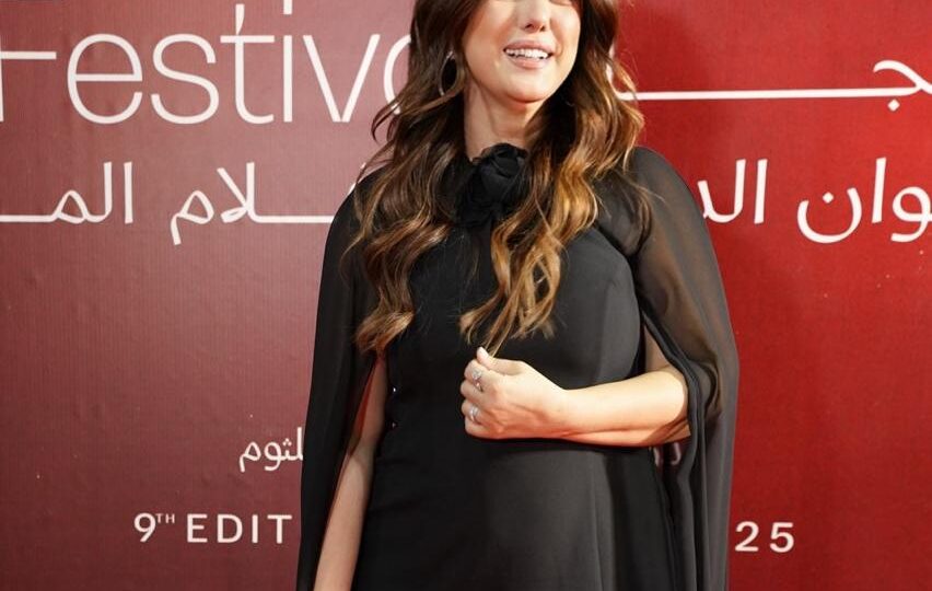 كندة. علوش تتسلم تكريمها من مهرجان اسوان الدولي لأفلام المرأة  كندة تدعو الجميع لزيارة اسوان و سعادتها بالتكريم