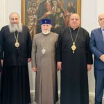 المطرانان ابراهيم والصوري زارا الكاثوليكوس كاريكين الثاني بطريرك  عموم الأرمن في العالم