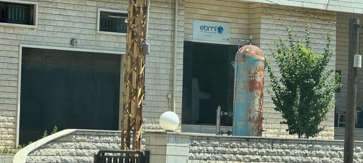 تجاوزات خطيرة في مصلحة مياه بمريم: موظف يحوّل المرفق العام إلى أداة نفوذ شخصي وانتخابي..