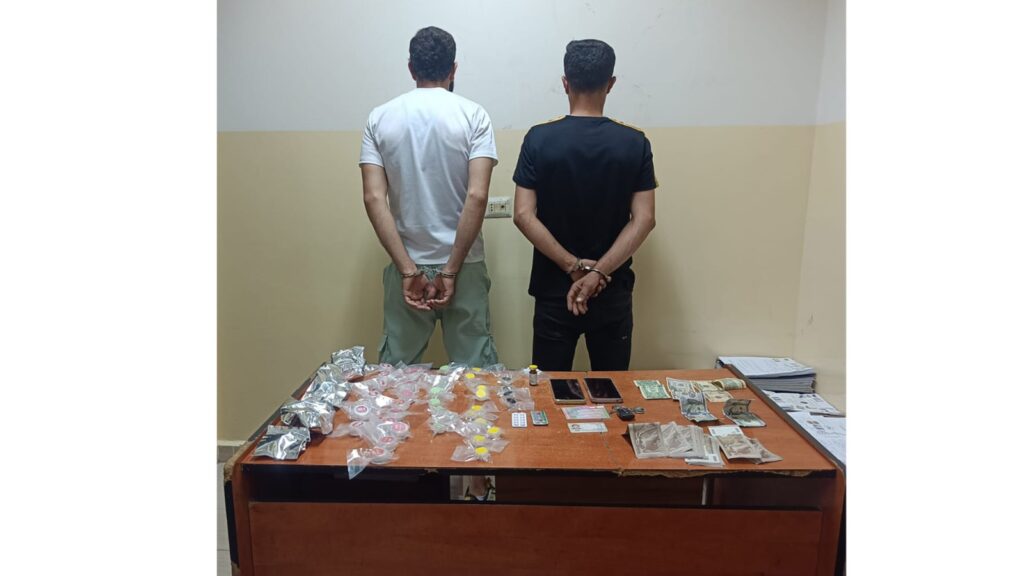 يروّجان المخدّرات في محافظة جبل لبنان، وشعبة المعلومات تلقي القبض عليهما بالجرم المشهود.
